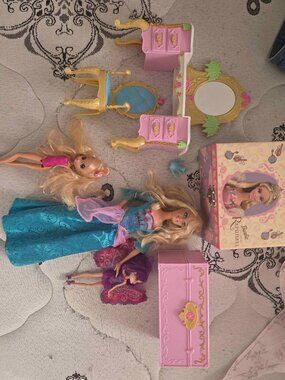 Barbie Movie Lot Island Princess playset, barbie Thumbelina,